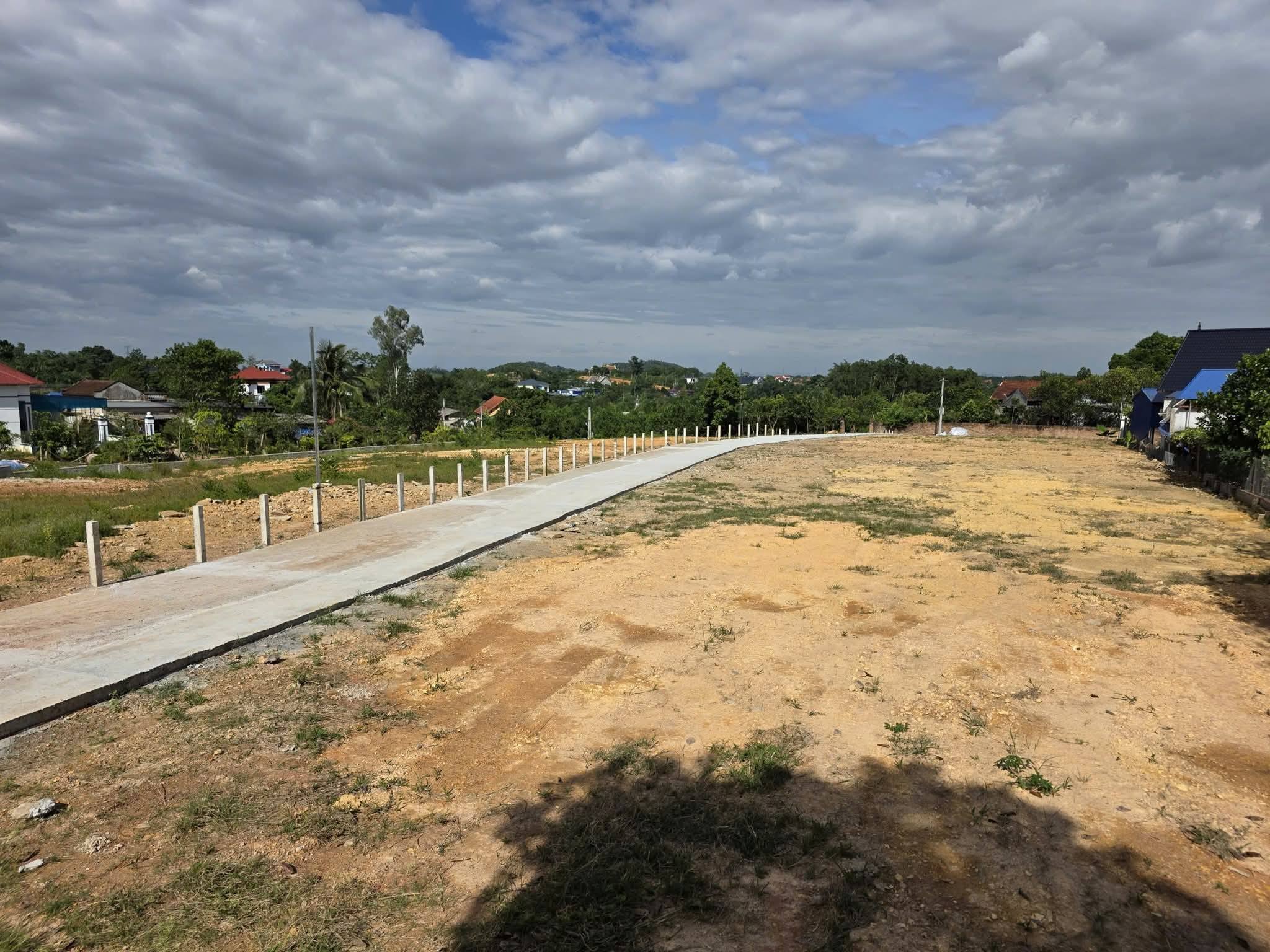 Chủ gửi bán lô 1.640m2 lô góc 2 mặt thoáng sổ hồng chính chủ giá chưa tới 5tr